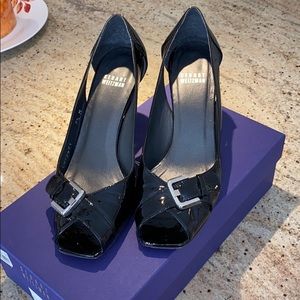 Stuart Weizmann patent leather black heels size7.5